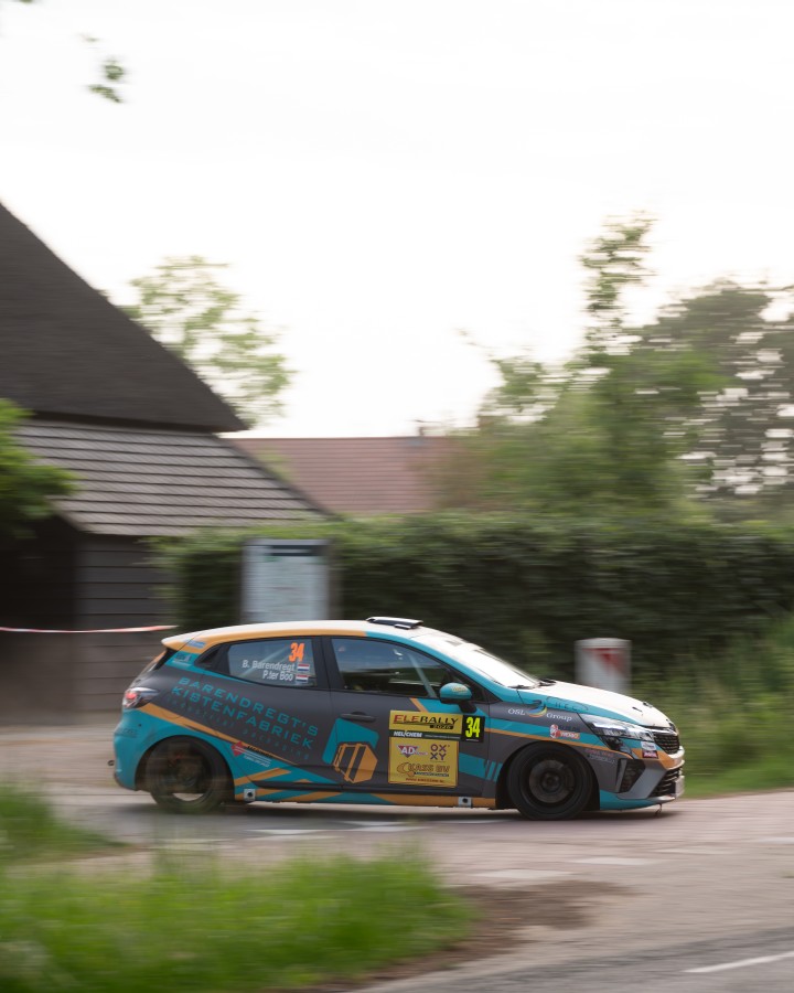 Teal Renault Clio RS Line Blur