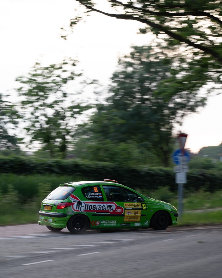 Green Peugeot 206 Panning