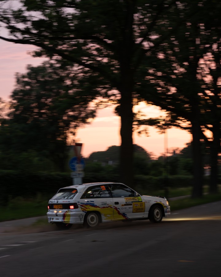 Opel Astra, Pink Sky