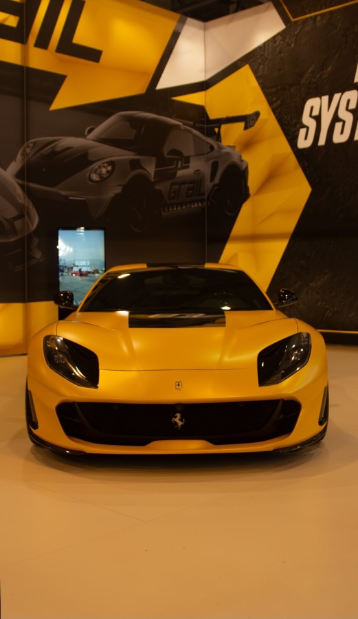 Ferrari 812, Straight-On