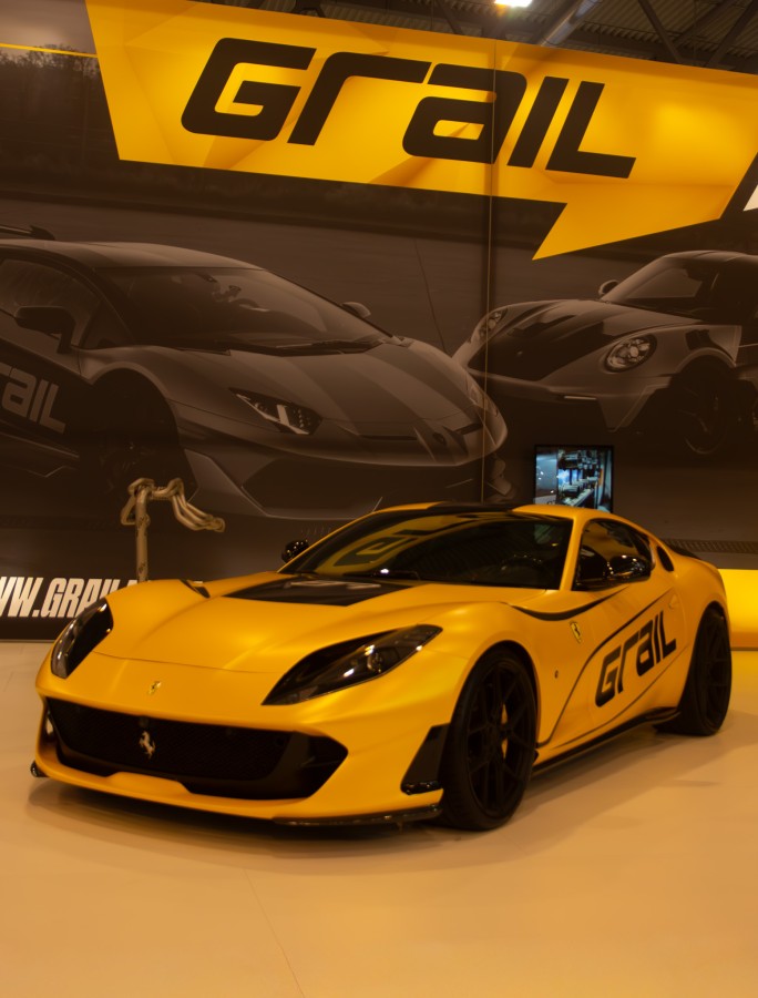 812 Competizione, Grail Backdrop