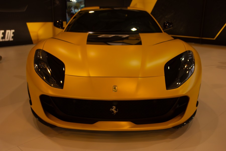 Ferrari 812, Straight-On